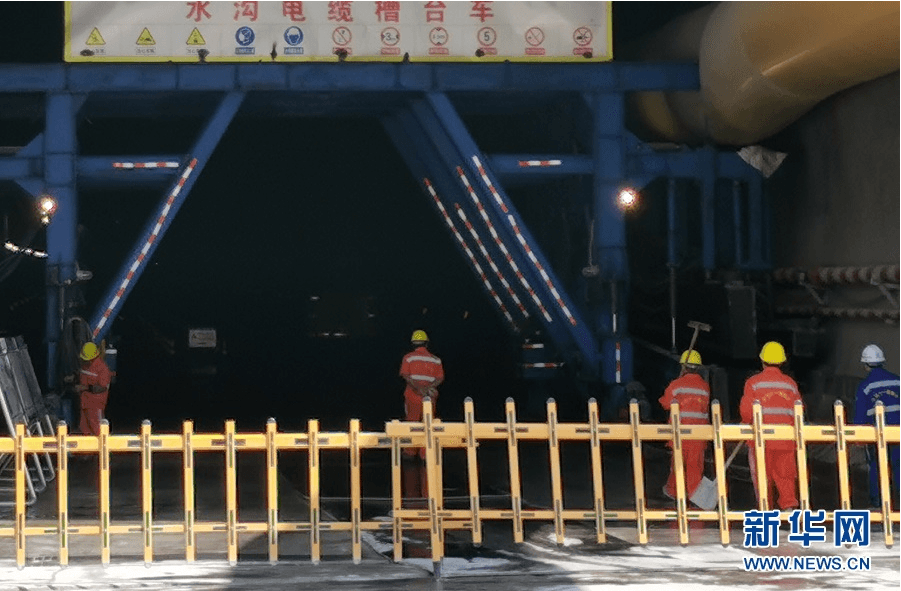 重庆铁路建设加速推进：郑万高铁巫溪支线进入尾声，多个重点项目取得新进展