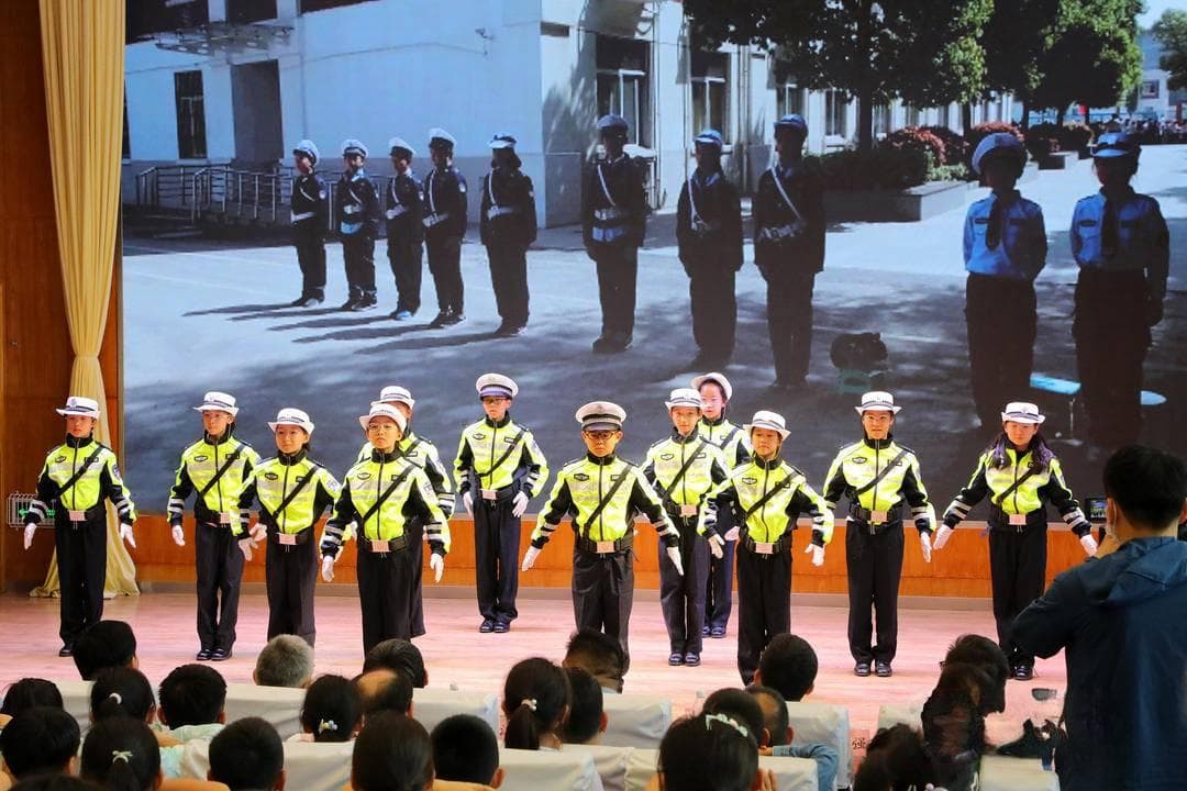 南京首批“小交警”，30岁了！