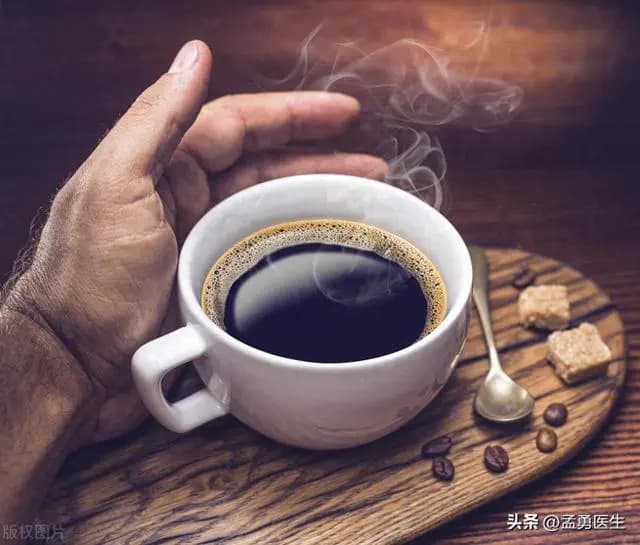 咖啡、奶茶还是枸杞？中医视角揭秘饮品对健康的影响
