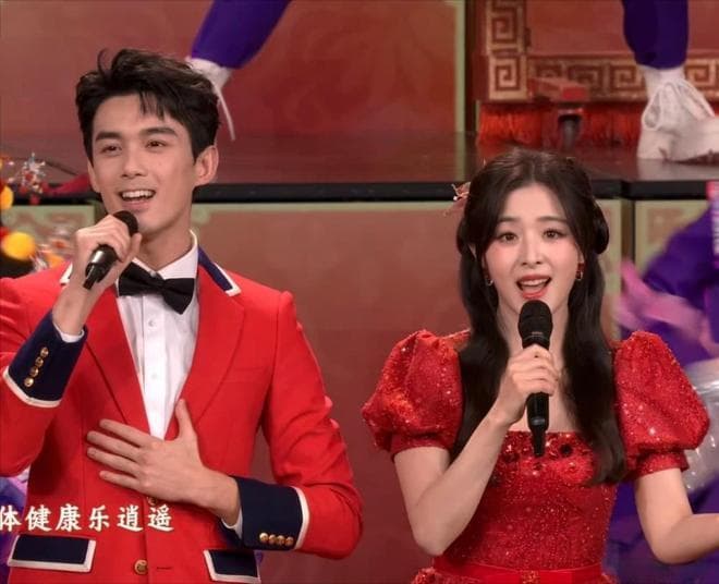 宋佳再登春晚：从“山花校长”到“时尚女王”