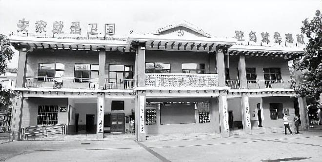听渔民讲述耕海戍边的故事