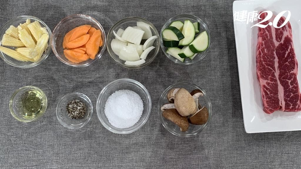 鹽水煮牛排：健康主廚教你低溫烹調法，軟嫩多汁又營養