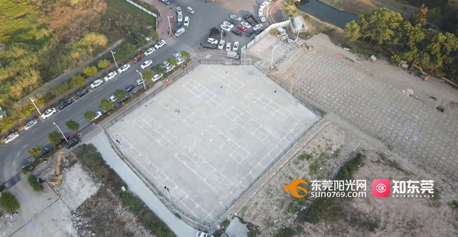 【视频】为流动摊贩“安家”！松山湖生态园片区集中摆卖区投入运营