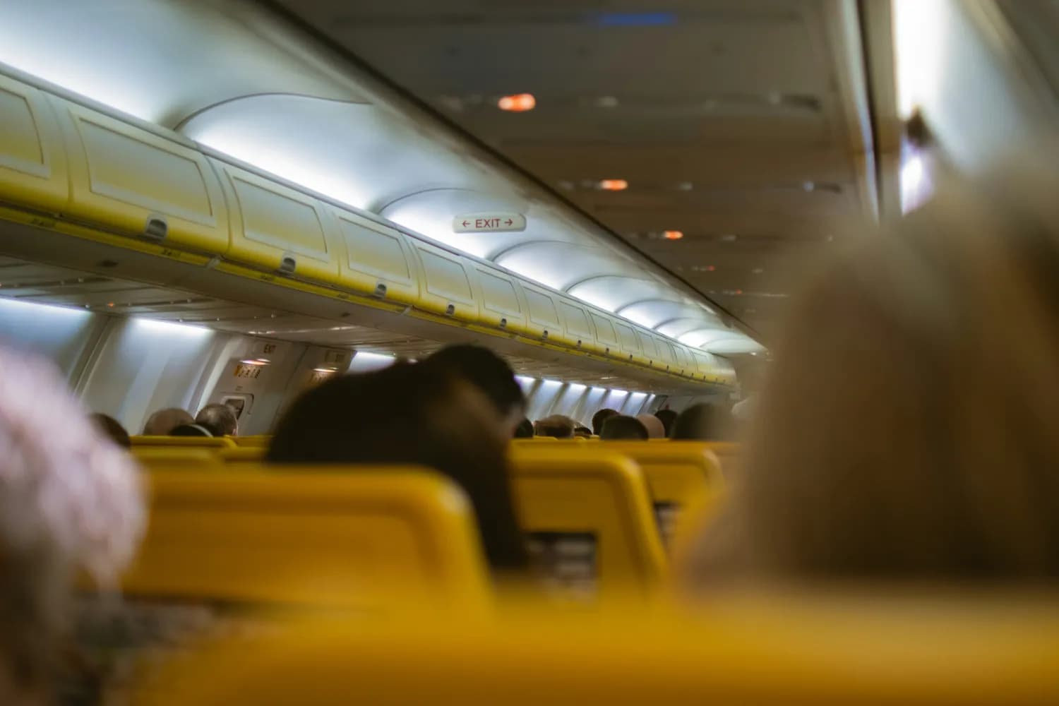 春秋航空“黑名单”事件引发热议：如何平衡航空公司管理与旅客权益？