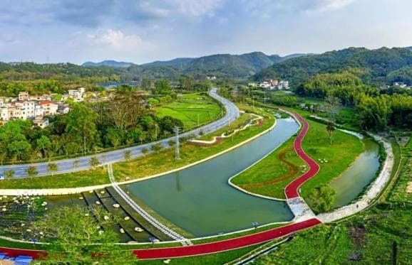 建好“四好农村路” 路畅景美惠民生