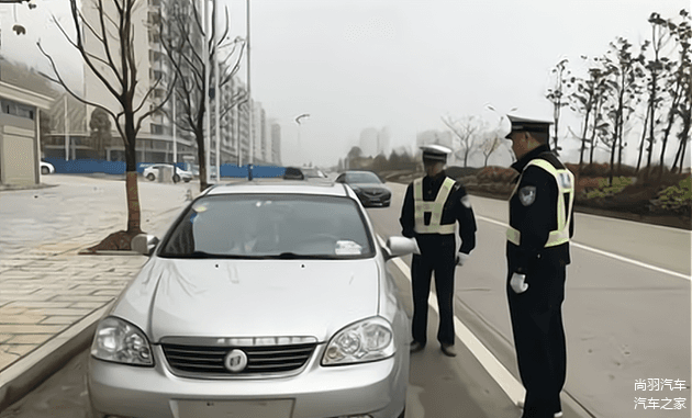 车主请注意：汽车在停车位也会被贴条，这四种情况辩解都没用！