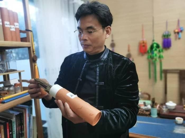 中医世家制香上百年，四世传人用双手留住历史芬芳 | 非遗传承人