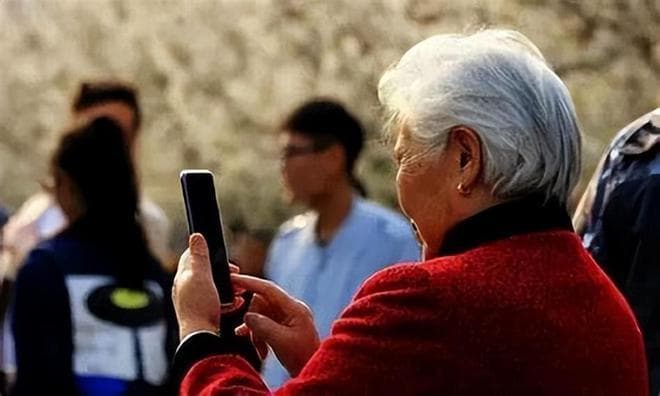 冬季老年人晨起防心梗，专家建议6点后起床更安全