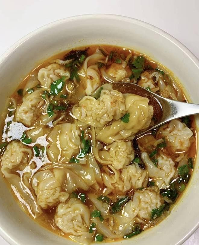 家常馄饨的制作秘籍：从选材到调味，手把手教你煮出美味温情！