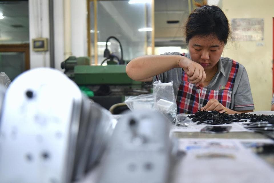 增值税发票数据显示：今年前10个月传统产业销售收入同比增长5.4%