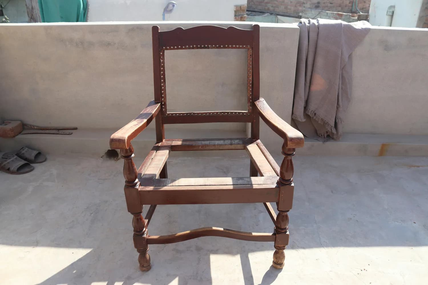 家居DIY神器：泡沫胶填缝剂拯救老旧家具