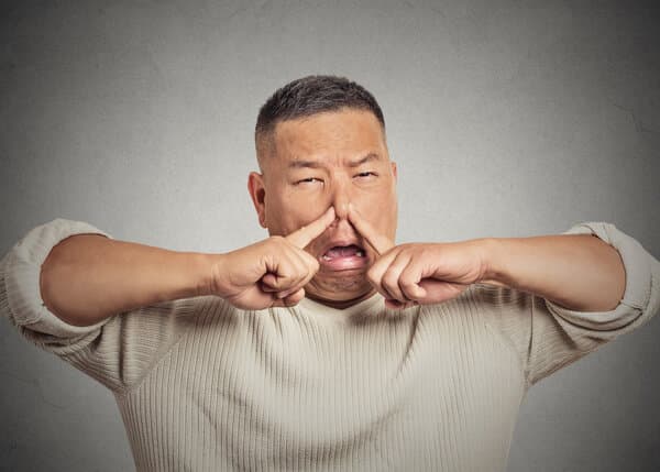 如何缓解鼻腔异物感和臭味