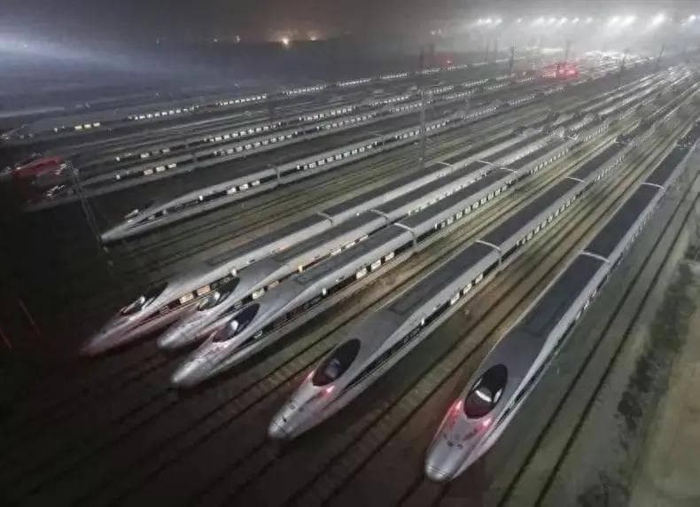 为什么高铁夜间禁行，而火车却可以24小时通行？高铁也需要“睡觉”？