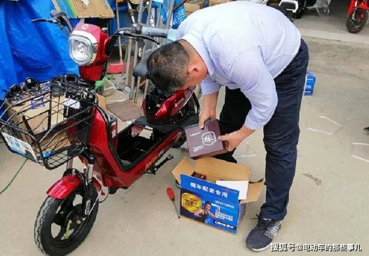 电动车充满电不拔对电瓶有影响吗？行内人告诉你3大关键因素