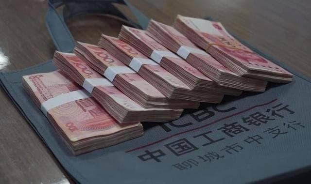 银行职员透露：2025年存够“这个数”，每月可多挣4000元