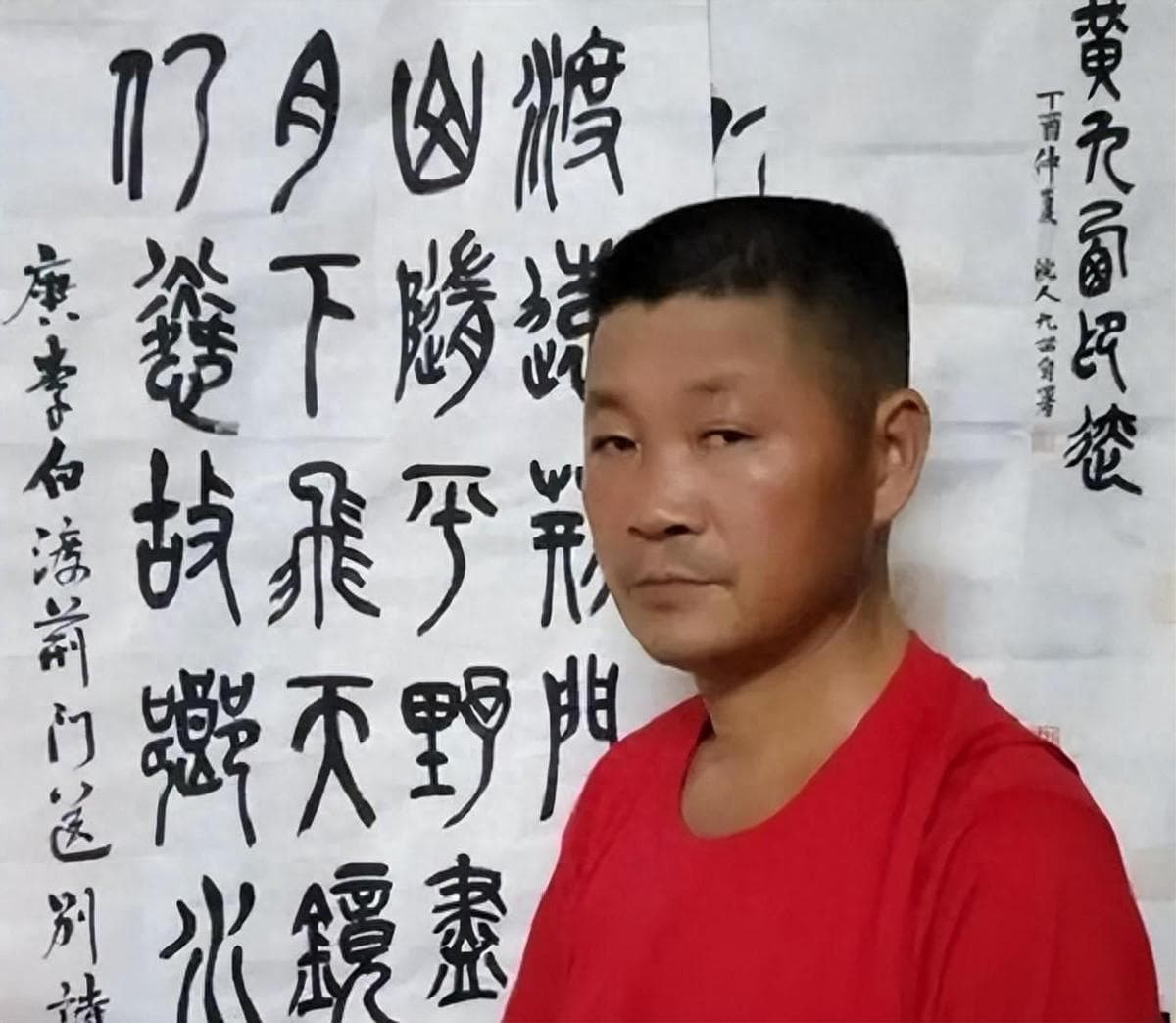 54岁农民工，白天扎钢筋晚上练篆刻，被著名画院录取，成为篆刻家