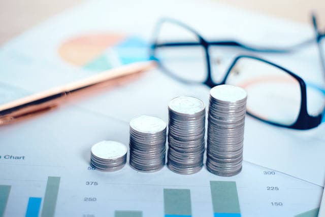 如何进行有效的资金规划？这些资金规划有哪些实施策略？