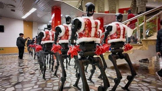 2025蛇年春晚亮点：美国乐队、机器人舞者与文化交融