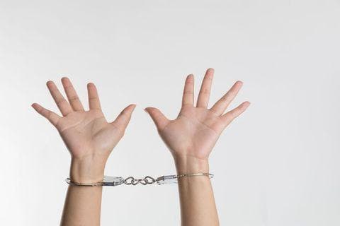 拘留期限从次日起算，探视规定因案而异