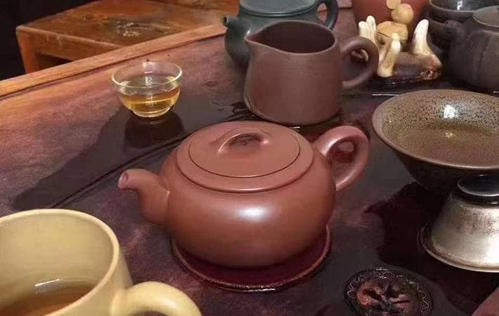 紫砂壶泡茶：泥料选择与适宜茶类搭配指南