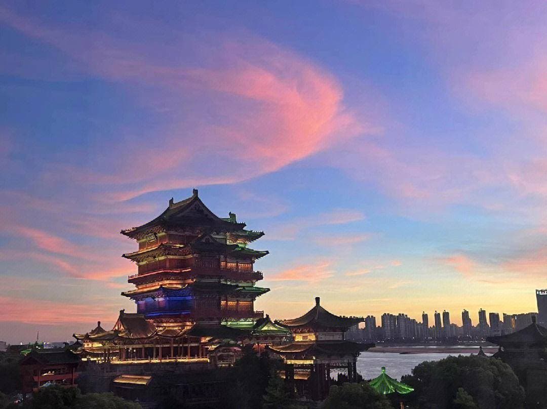江西一座高57.5米的古建筑，是南昌市地标性建筑、豫章古文明象征