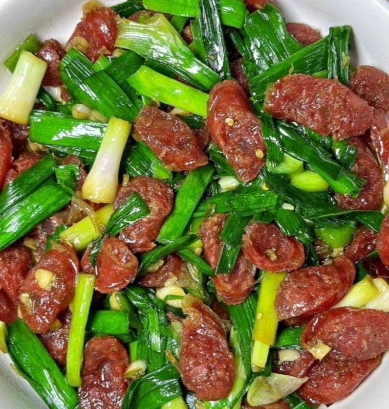 家常菜分享：腊肠炒蒜苗