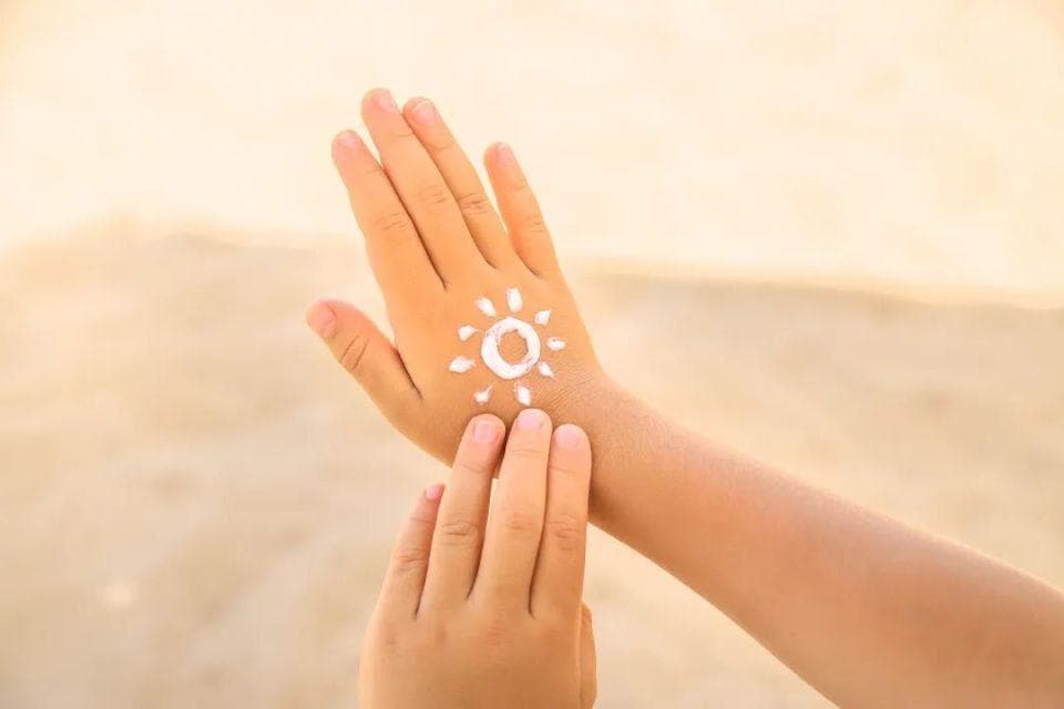 防晒衣是智商税吗？凉感、吸湿、润肤……夺目“标签”真几许？