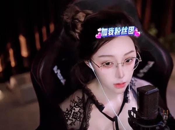 游戏女主播被锤比赛请代打？！队友炸裂现场开锤！网友：这就是个惯犯！