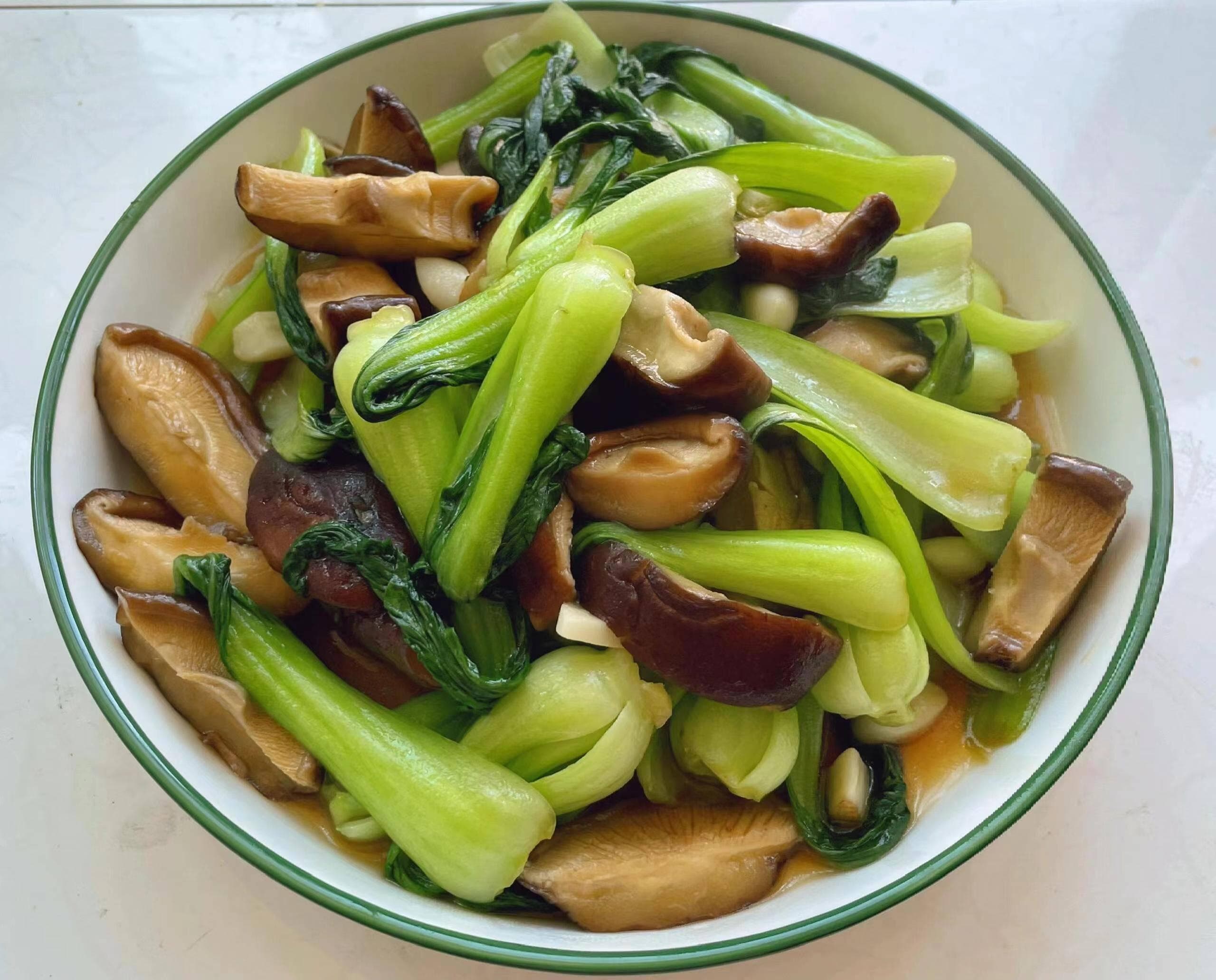 香菇这样搭配着做，又香又鲜，简单几步就做好，吃两碗饭不在话下
