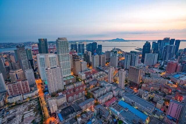 从海滨到夜景：大连必游10景与特色小吃指南