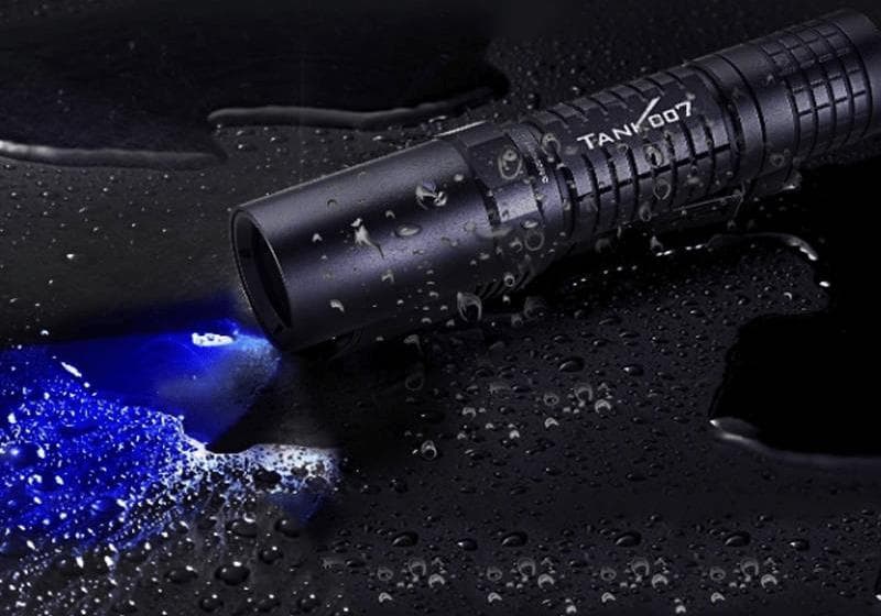 琥珀蜜蜡用紫外线手电筒怎么鉴定？