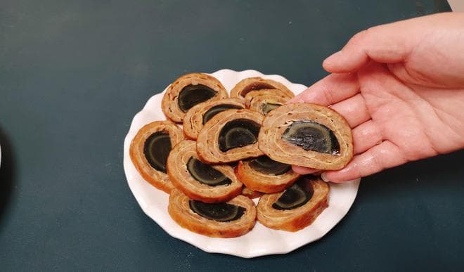 自制松花蛋肉签子：传统美味的完美复刻