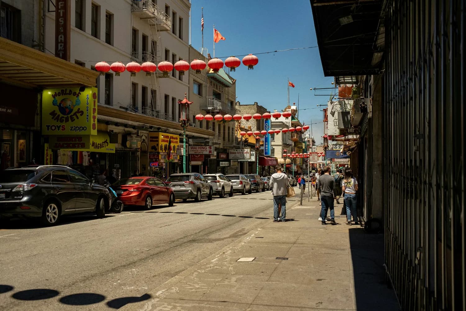 《唐探1900》：中国影视工业化的新标杆
