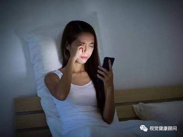 当心“手机眼”!的危害！