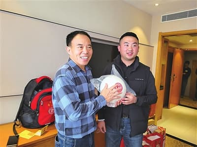 大馒头送给山东籍去台老兵