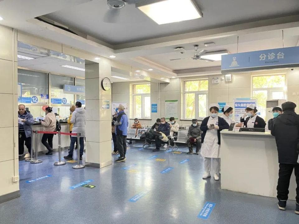淡黄色，才是牙医公认的健康色号