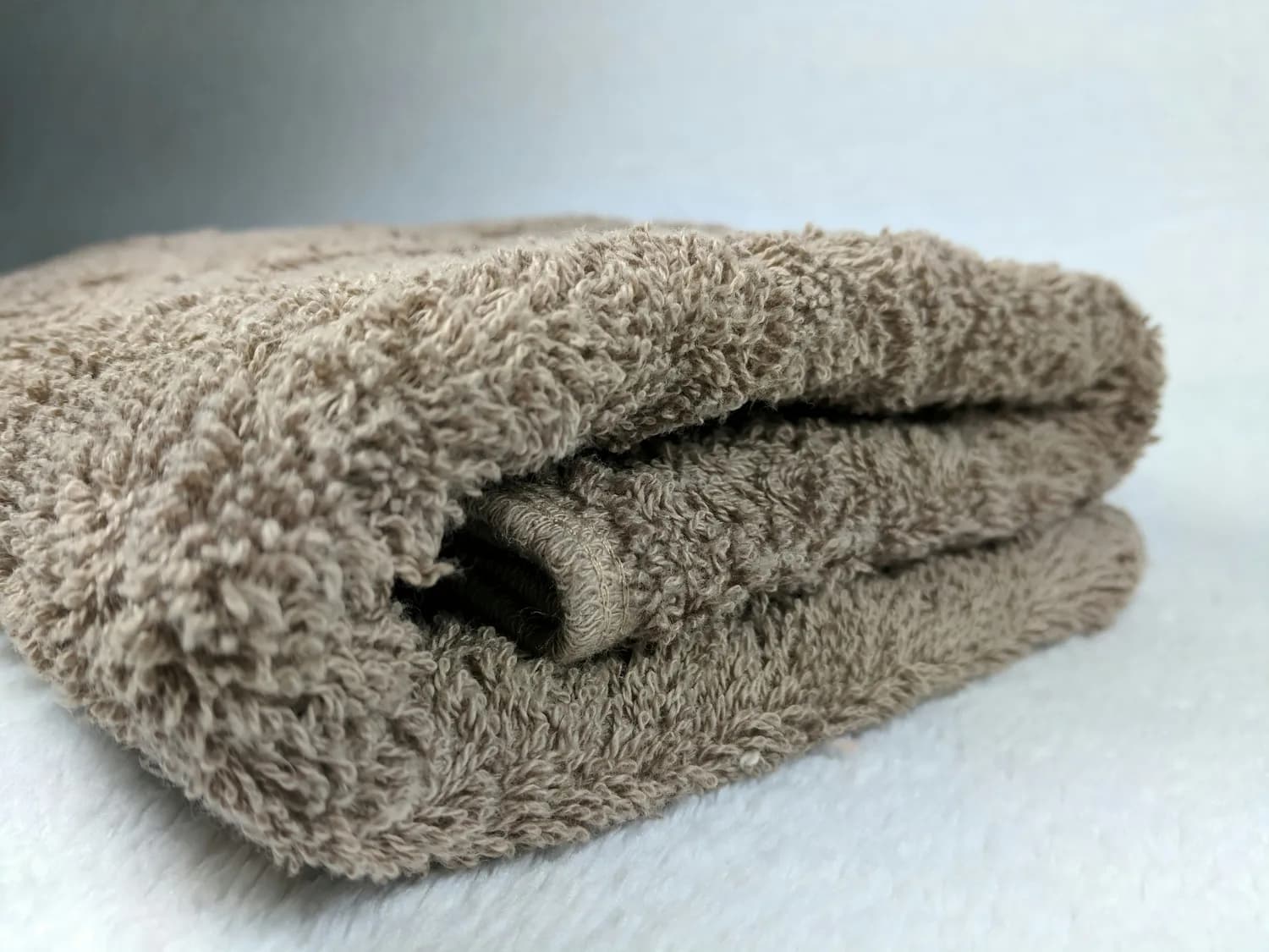 告别黄硬毛巾：三种厨房用品清洁妙招