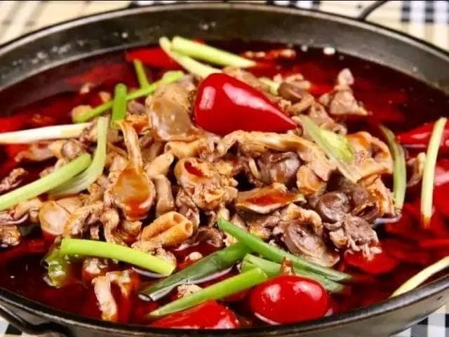 黔江鸡杂，一道传统美味,唤醒舌尖上的记忆