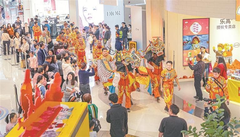 广深港高铁福田至香港段复通两年，有力促进“双向奔赴” 深港两地年货市场掀热潮