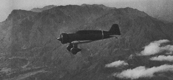 新兵擦大炮发现受潮，向上级申请打一炮，日军大将的专机恰好出现
