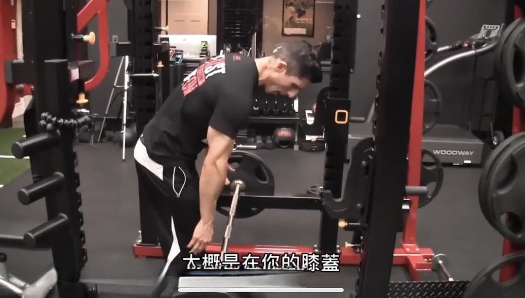 俯身杠铃划船：纠正常见错误，提升背部训练效果
