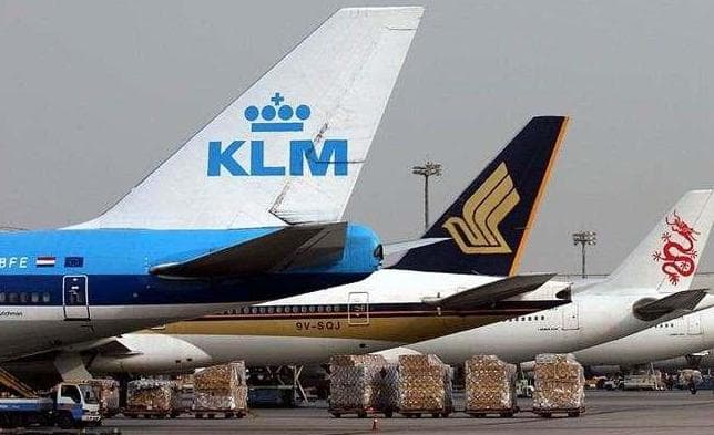 如何通过选择不同的航空公司来节省运费