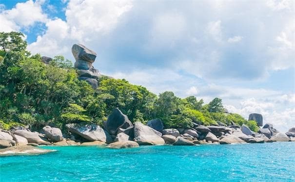 滞留美国会被遣返吗？逾期居留、身份失效与豁免申请的终极考量