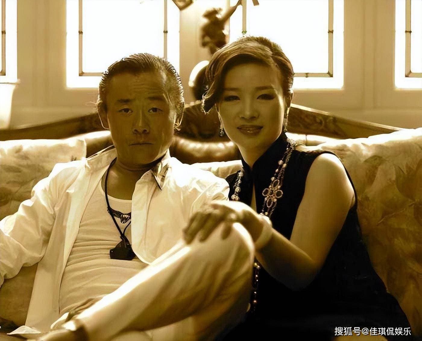 周立波：从"语言大师"到"丧家之犬"的沉沦之路