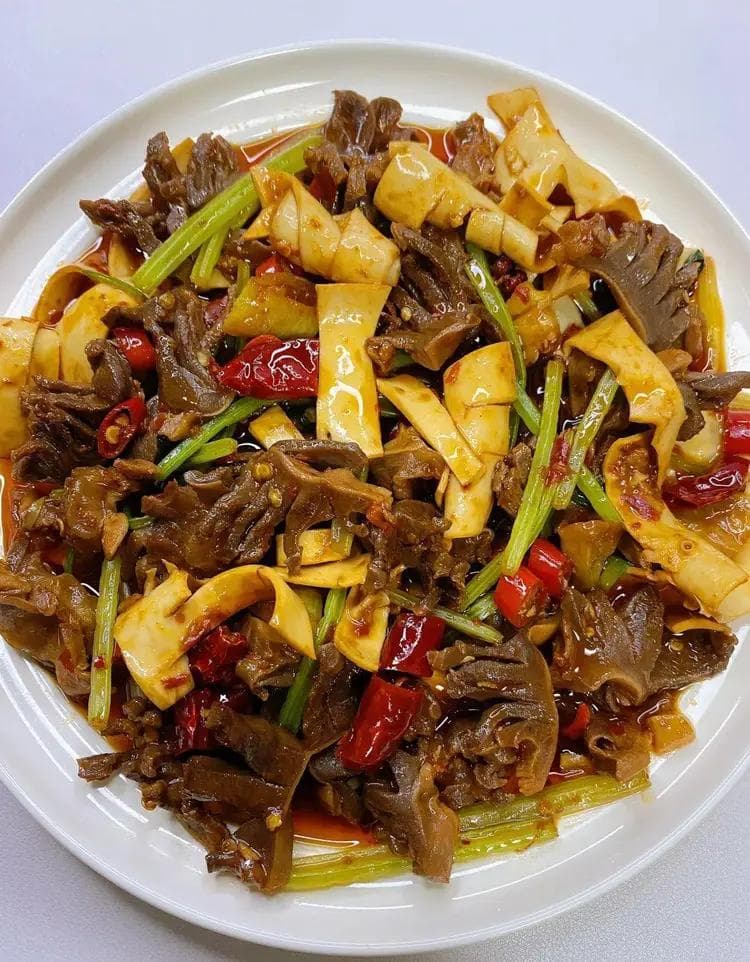 爽脆双绝：揭秘福建爆炒双脆的食材与烹饪技巧