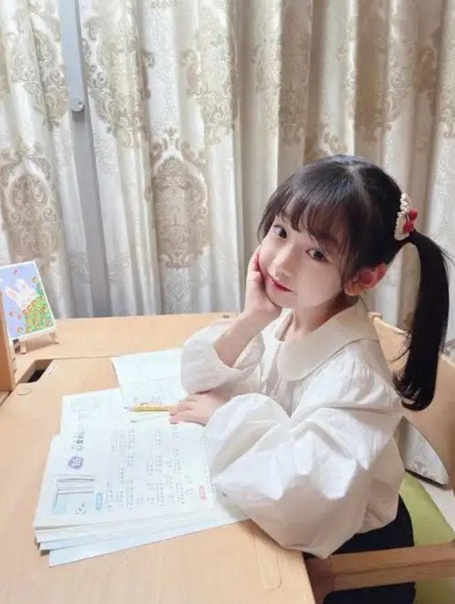 DeepSeek：普通家庭对女儿的“托举公式”，生育原来不是最大的恩
