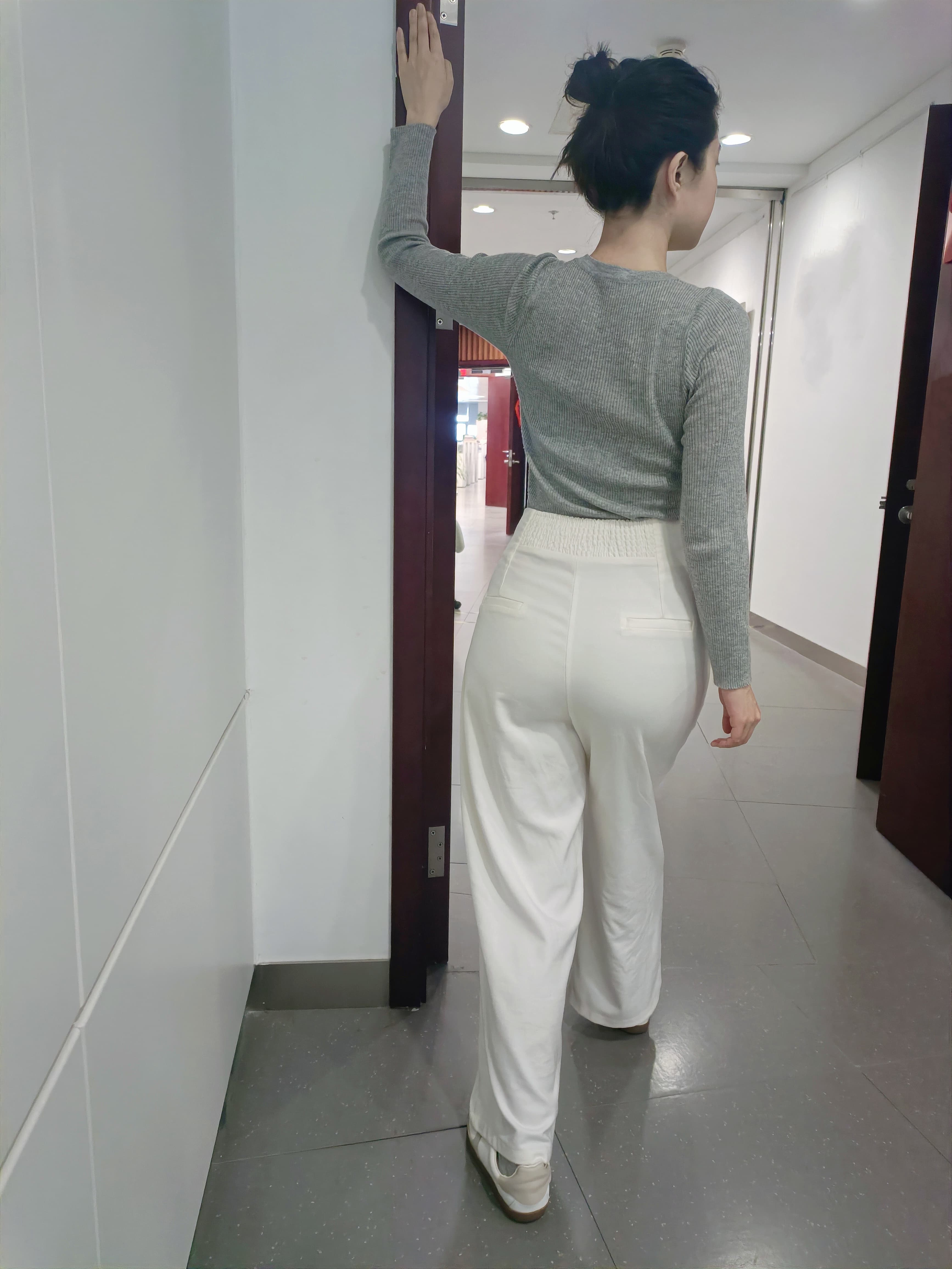 手够不到后背？4个动作帮你改善肩关节灵活性