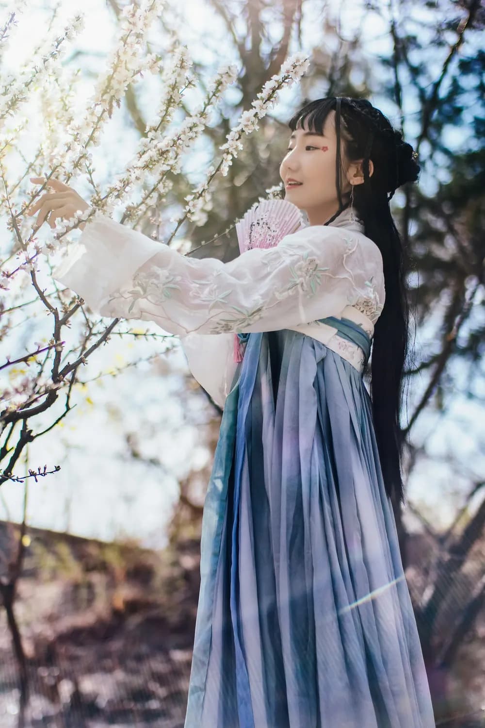 《惜花芷》爆红：张婧仪古装首秀获赞，群像演技在线