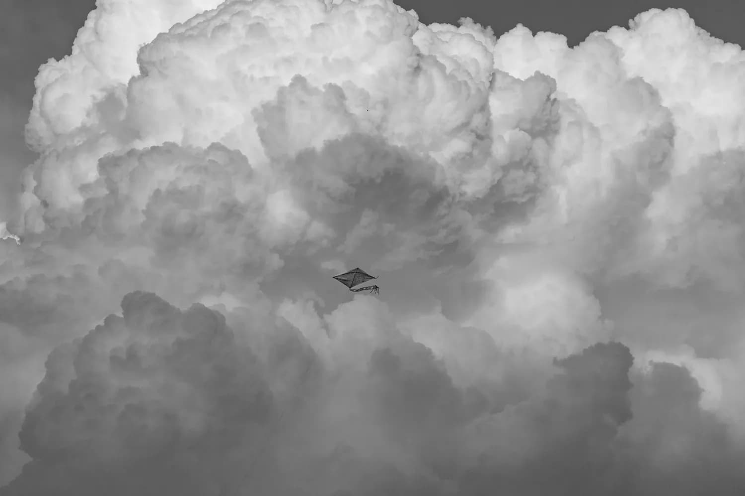 NASA最新研究：UFO目击事件激增至1652起，科学界如何解读？