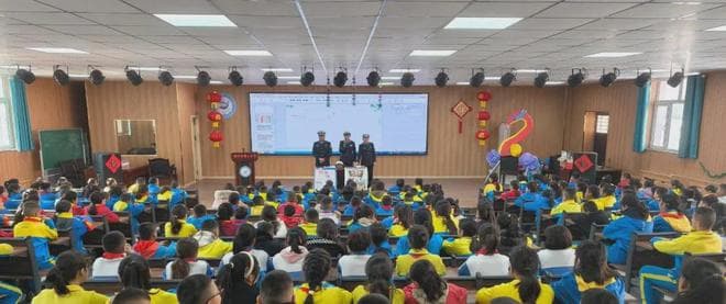 开学第一课丨交通安全进校园 守护学子成长路